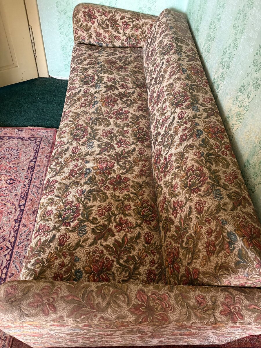 Stará křesla a nábytek - 2