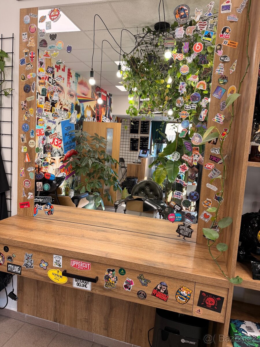 Kadeřnická stena (2x) + recepce - 2