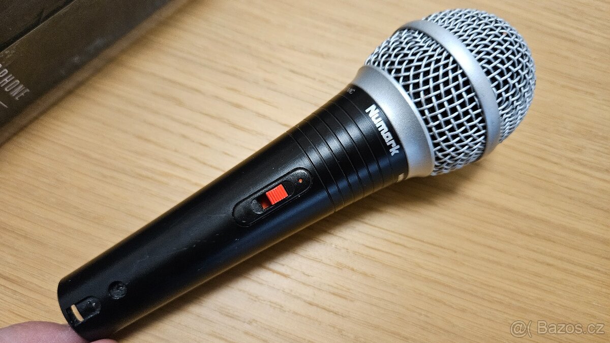 Dynamický mikrofon Numark WM200 (pro DJ / Karaoke / Zpěv) - 2