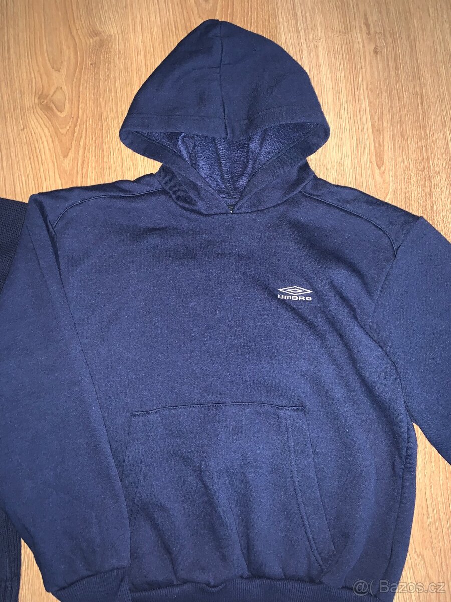 Svetr a mikina velikosti 134 - 2