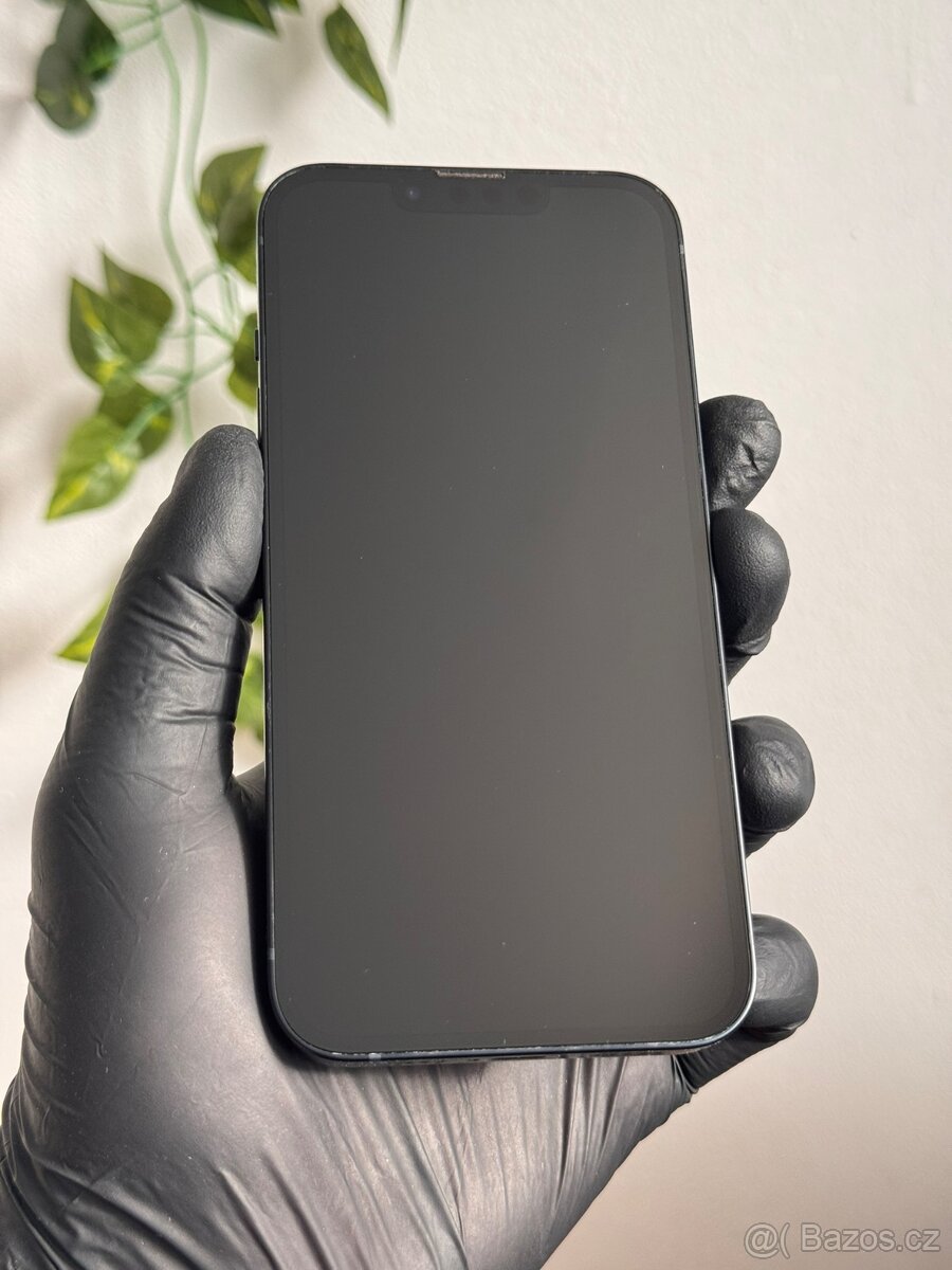 iPhone 13 256GB černý - 100% baterie - 2