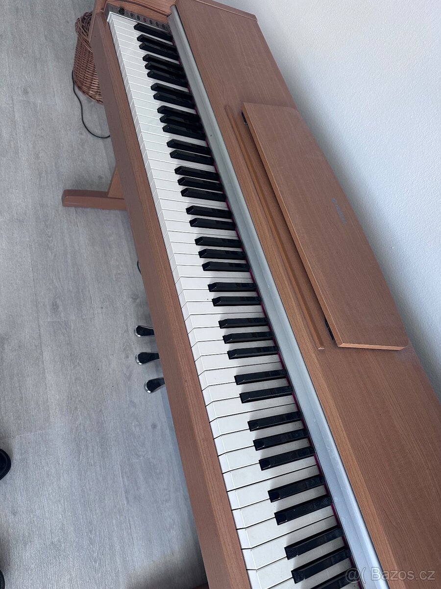 Klavír Yamaha YDP-13 - 2