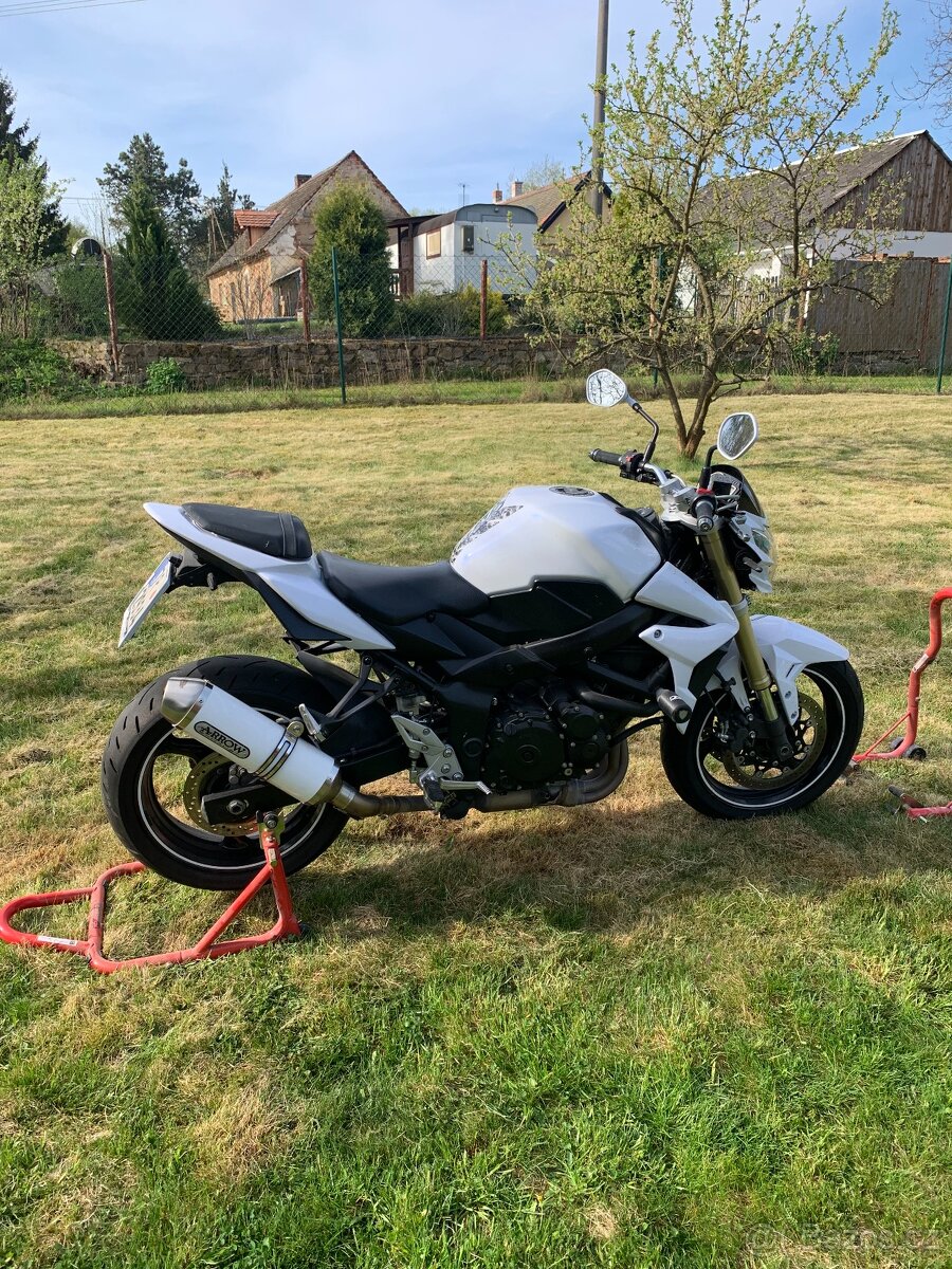 Suzuki GSR 750 - 2