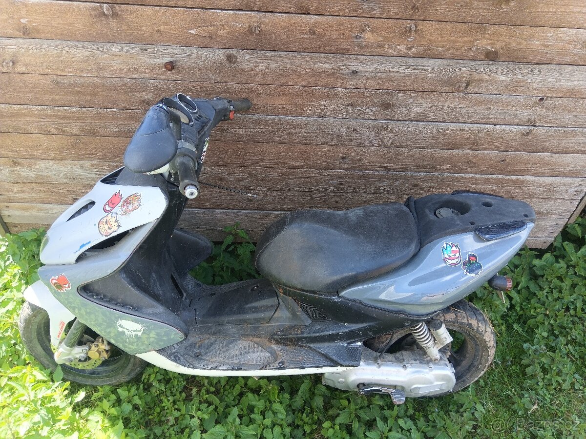 Benzínový scooter yamaha - 2