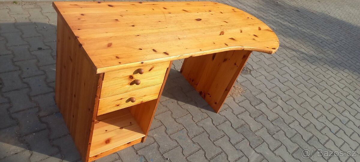 Dřevěný stůl - 2