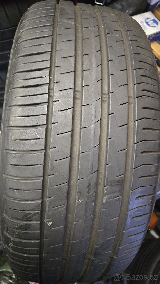Falken 235/55 R17 - 2