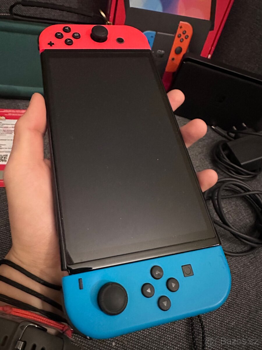 Nintendo Switch Oled krásná sestava - top stav - 2