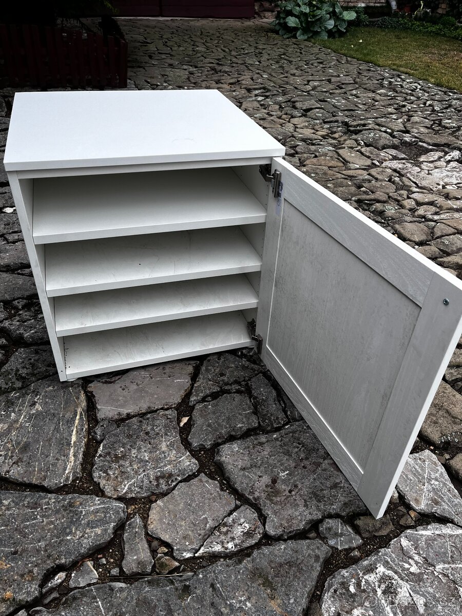 Skříňka IKEA - 2