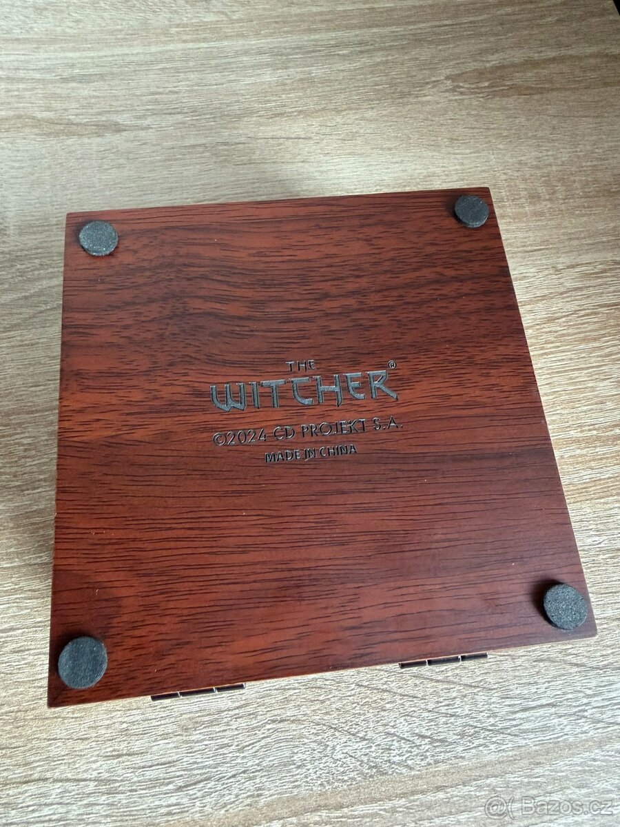 THE WITCHER YENNEFER MEDALLION WITH BOX - 2
