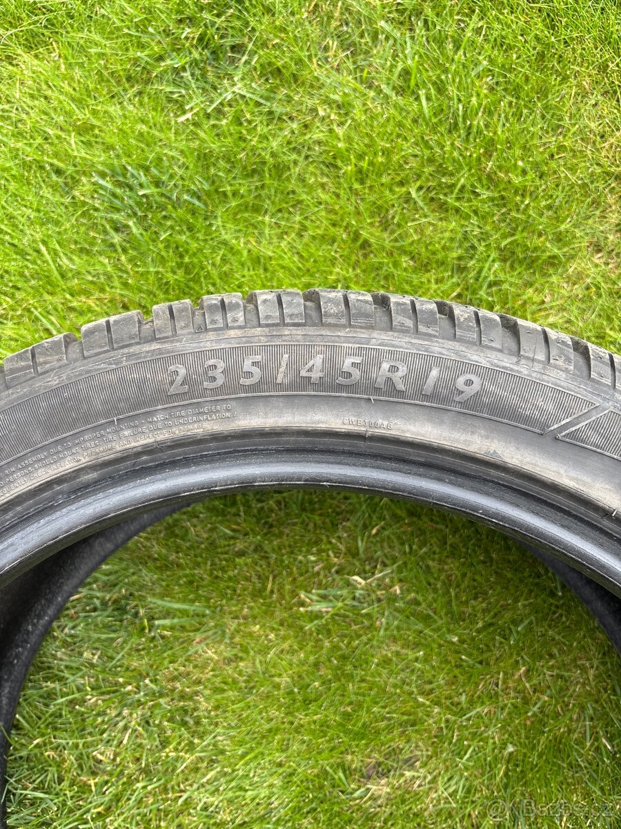 Dunlop 235/45/19 zimní - 2