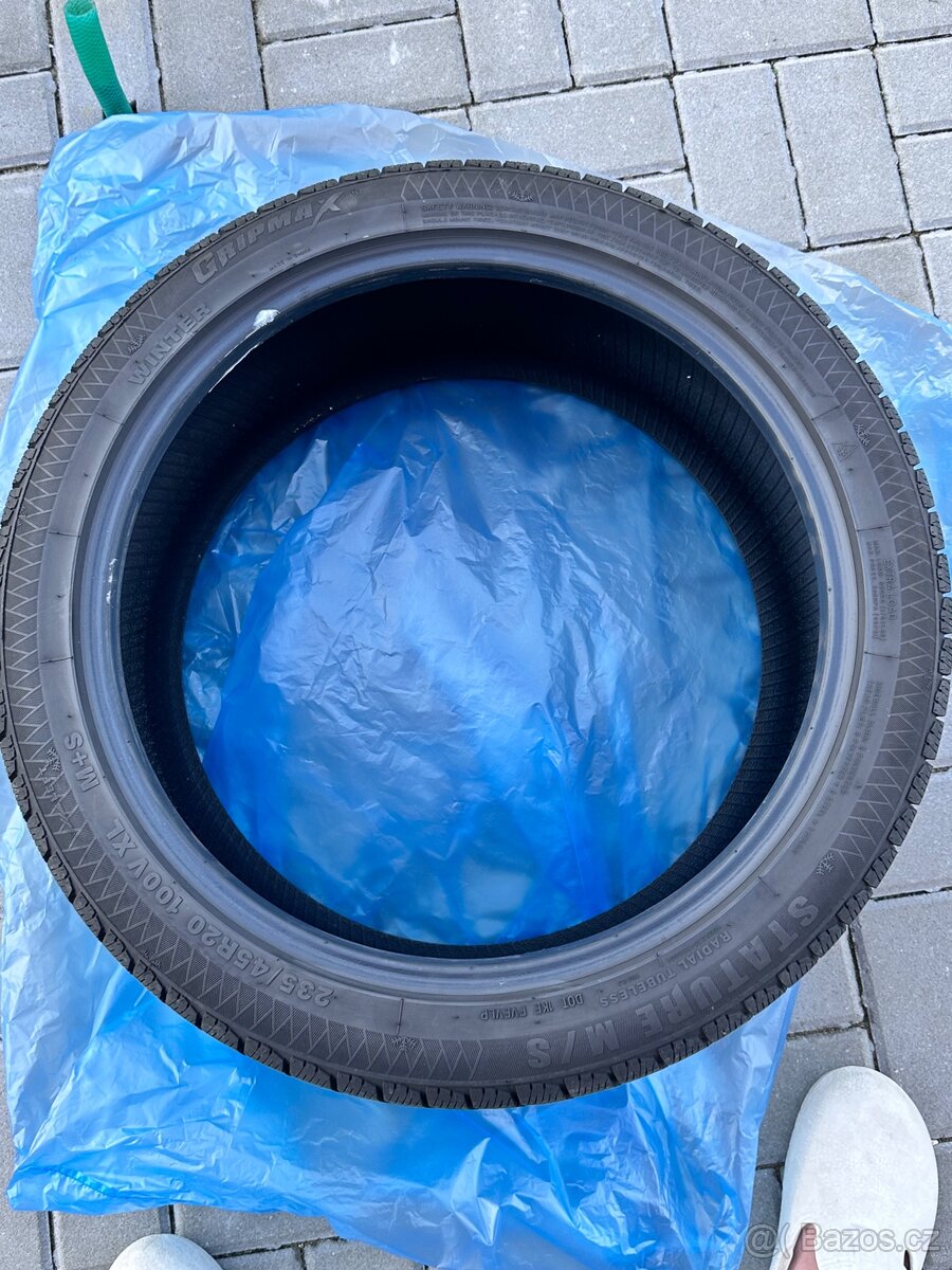2ks zimní pneu 235/45R20 - 2