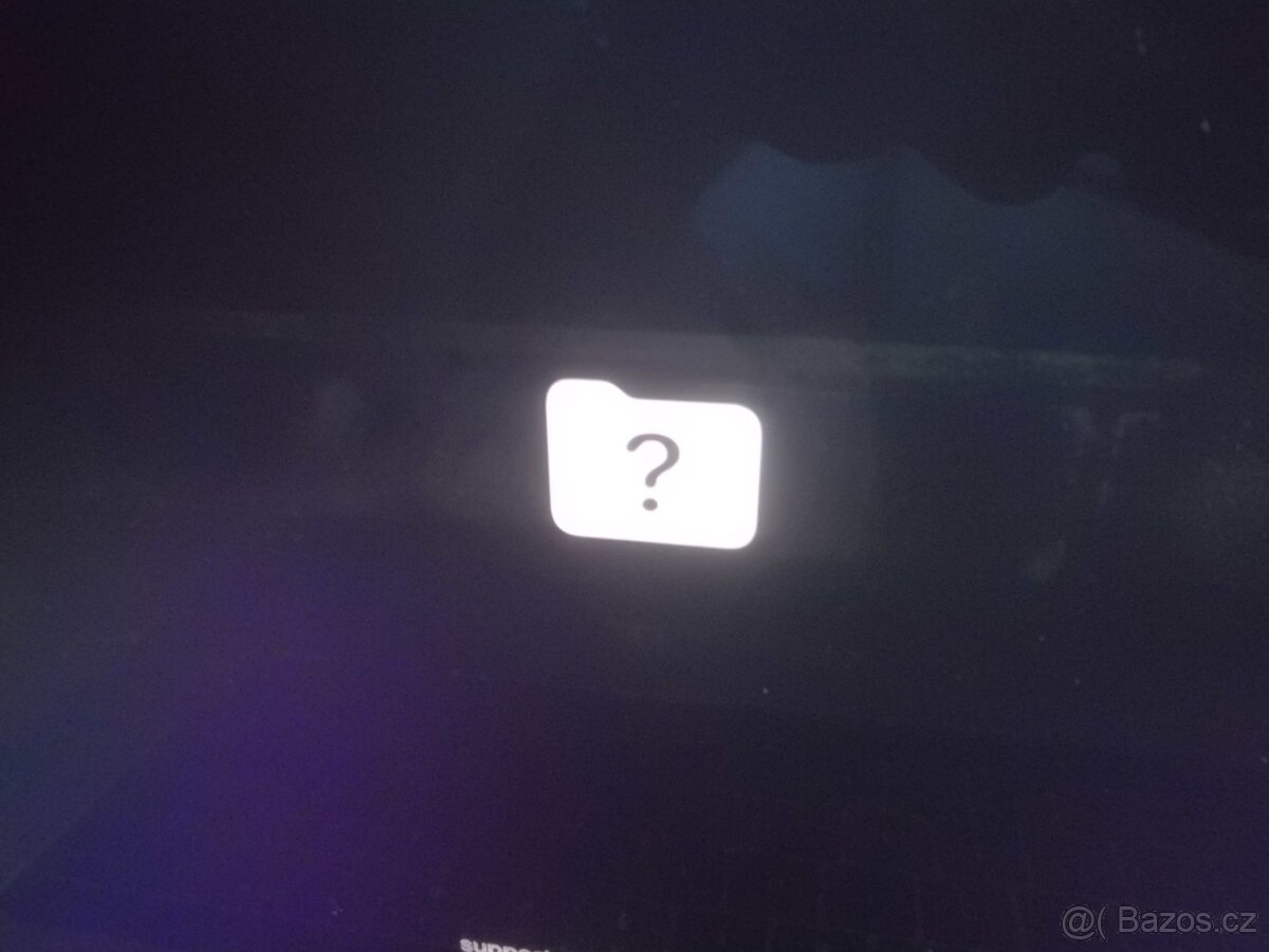 Modernější Apple MacBook Pro - A1707 - EMC 3072 - 2