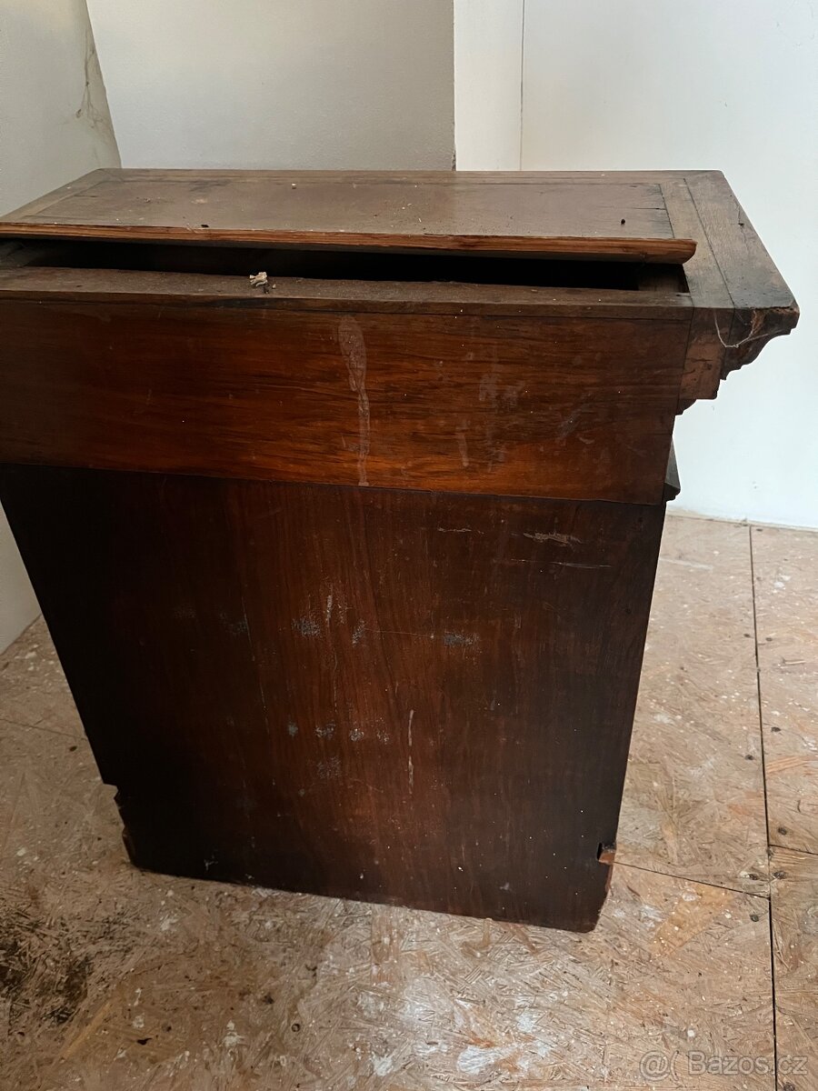 Starožitný noční stolek - 2