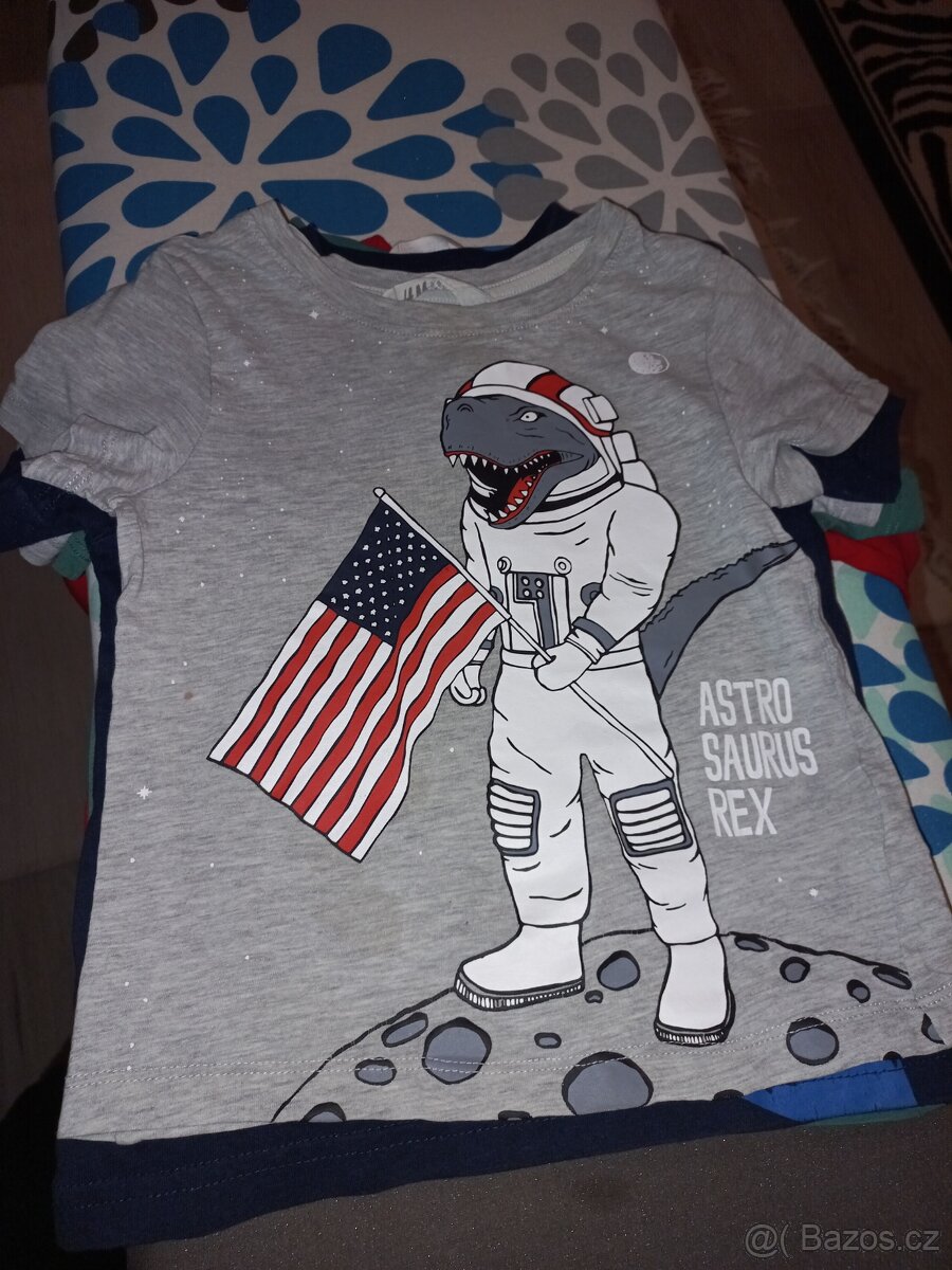 11 kusů hlapecké tepláčky+trička vel.98-104 - 2