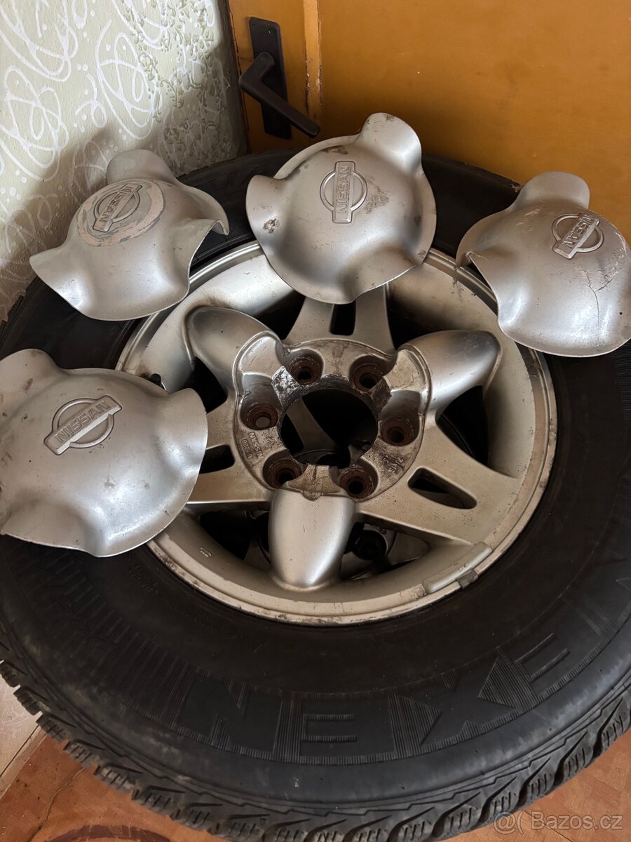 Kola Nissan Terrano 235/75 r15 - 2