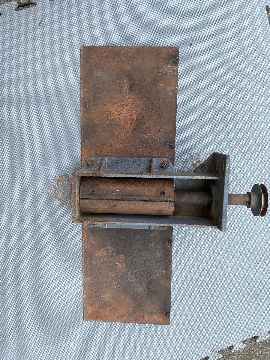 Hoblovací válec s kovovými deskami - 2