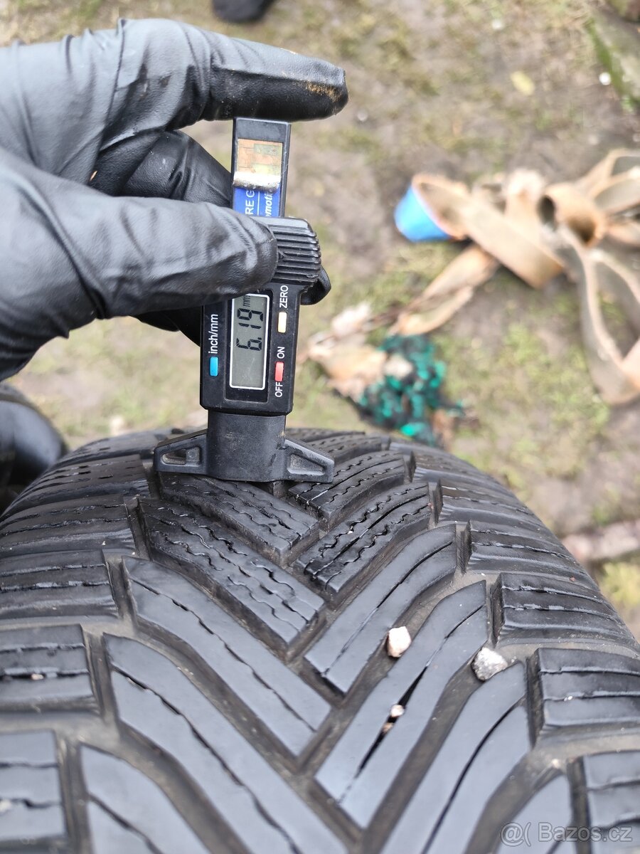 Zimní pneu 215/55/16 - 2