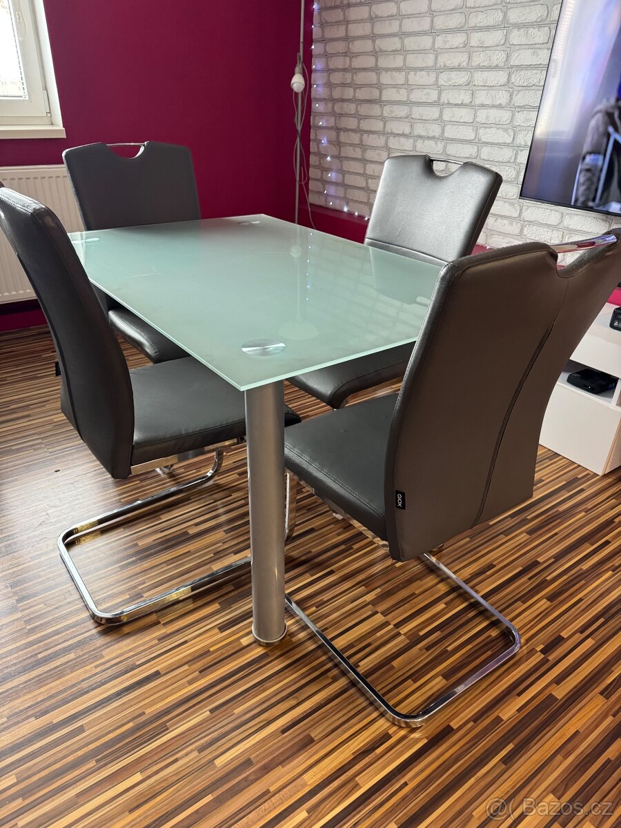 Skleněný stůl a 4 židle - 2