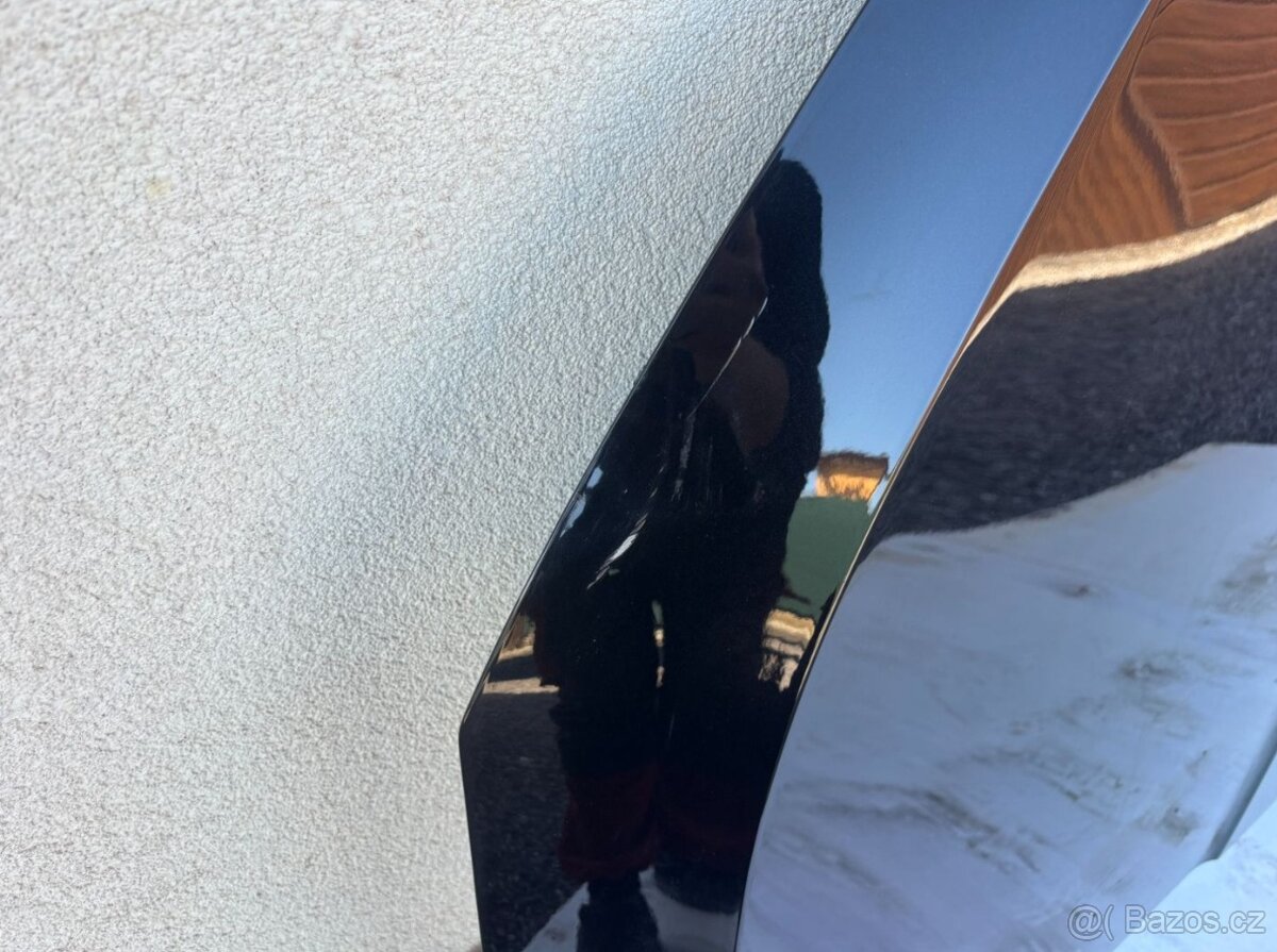 Kapota Škoda Karoq černá - 2