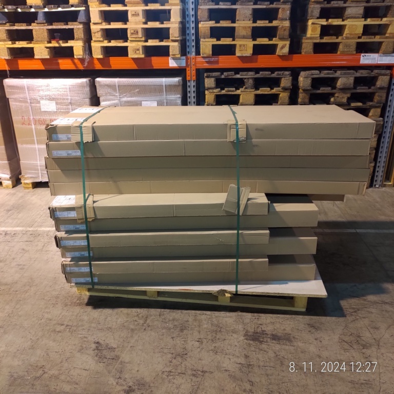 Komody, botník a další - 2