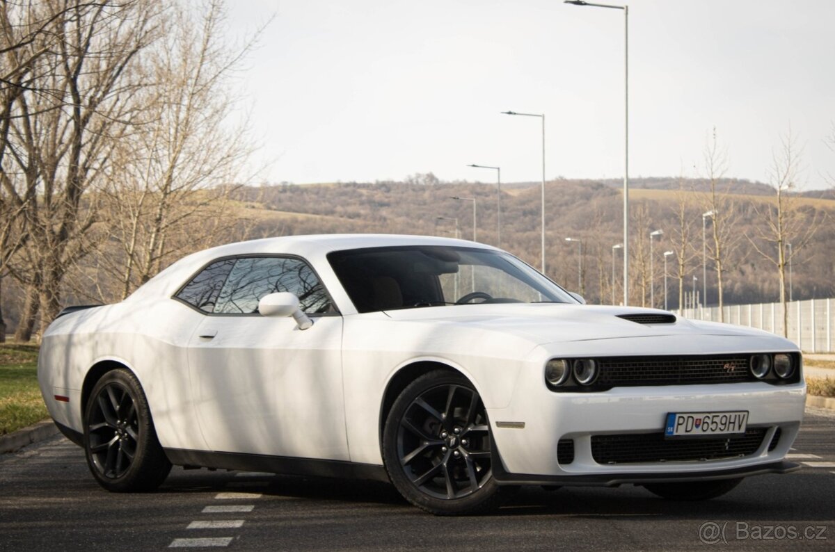 Dodge Challenger 5,7 HEMI RT - 2