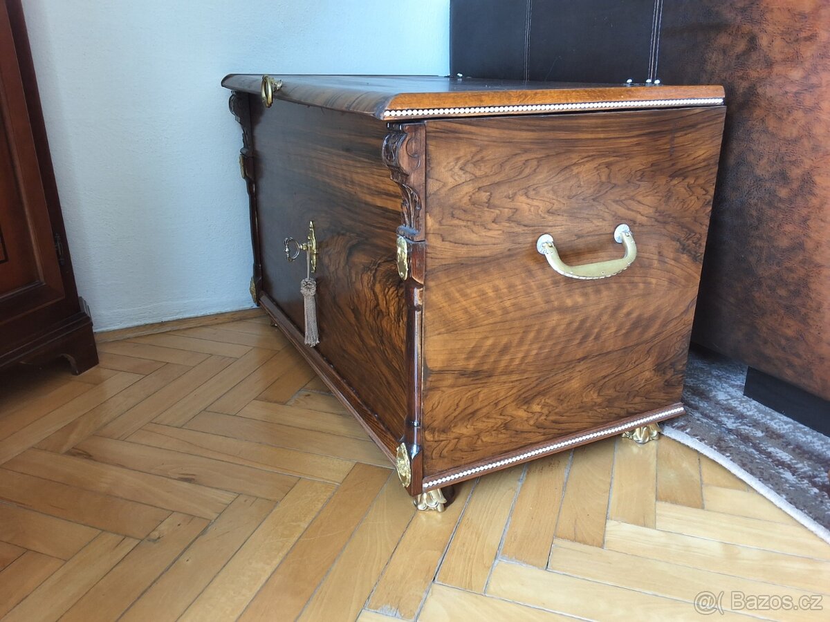 Truhla zdobená. - 2