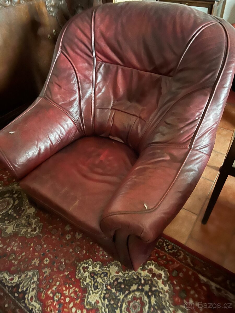 Prodám koženou sedačku + dvě křesla - 2
