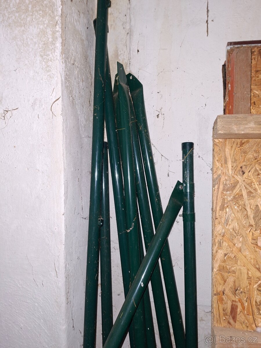 Zelené plotové poplastované sloupky + vzpěra + pletivo - 2