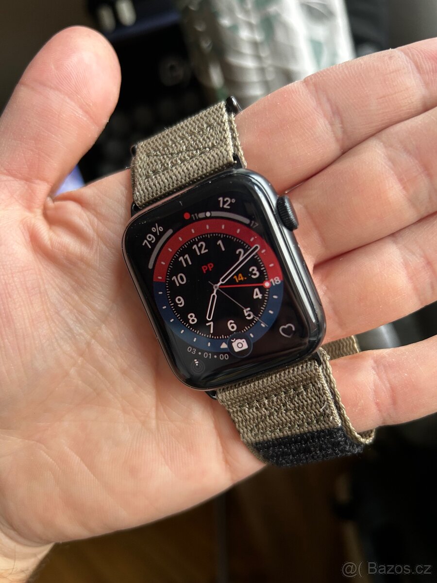 Apple Watch SE (GPS) 2. generace - 2