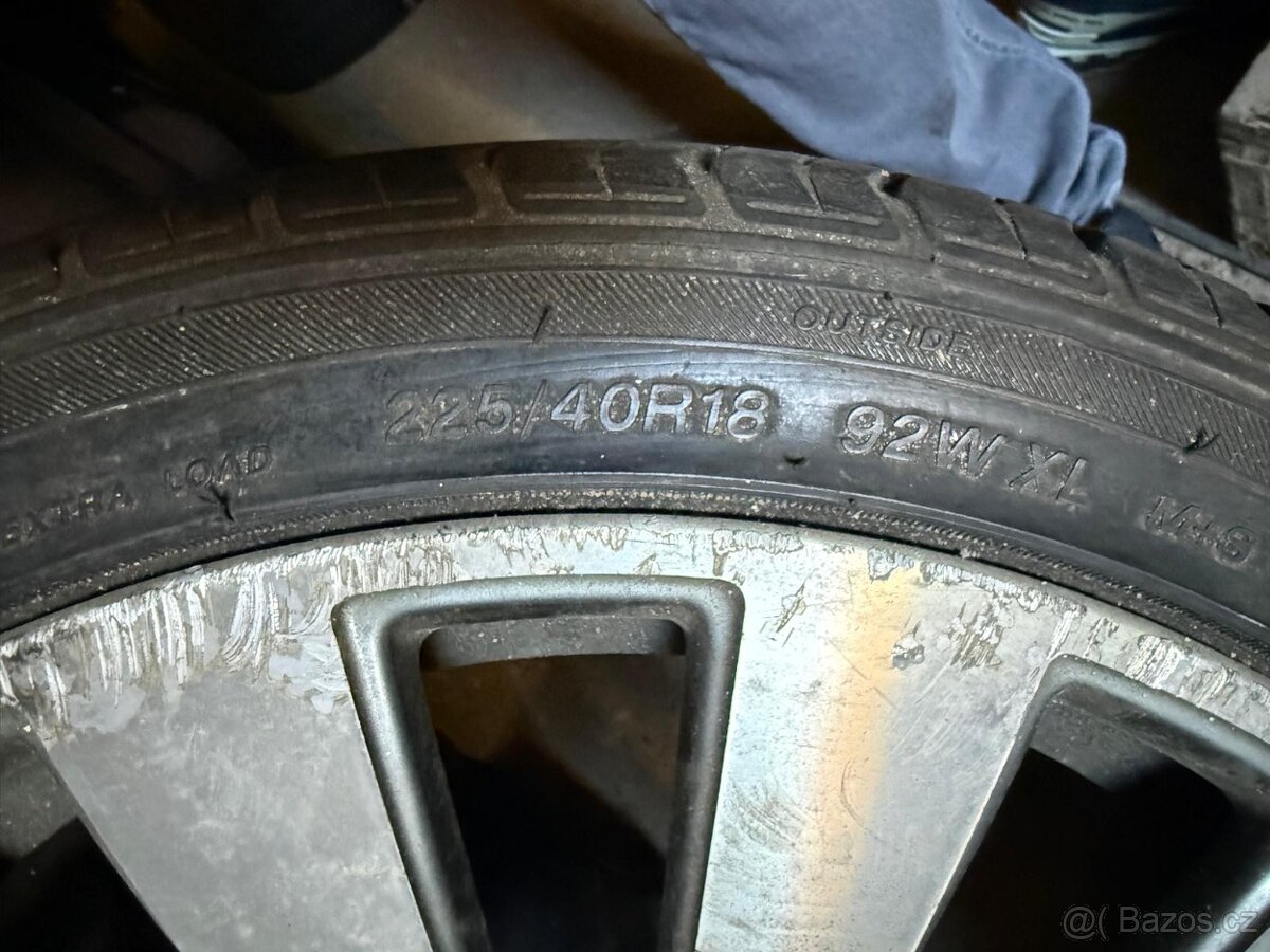 225/40R18 92W XL - 2