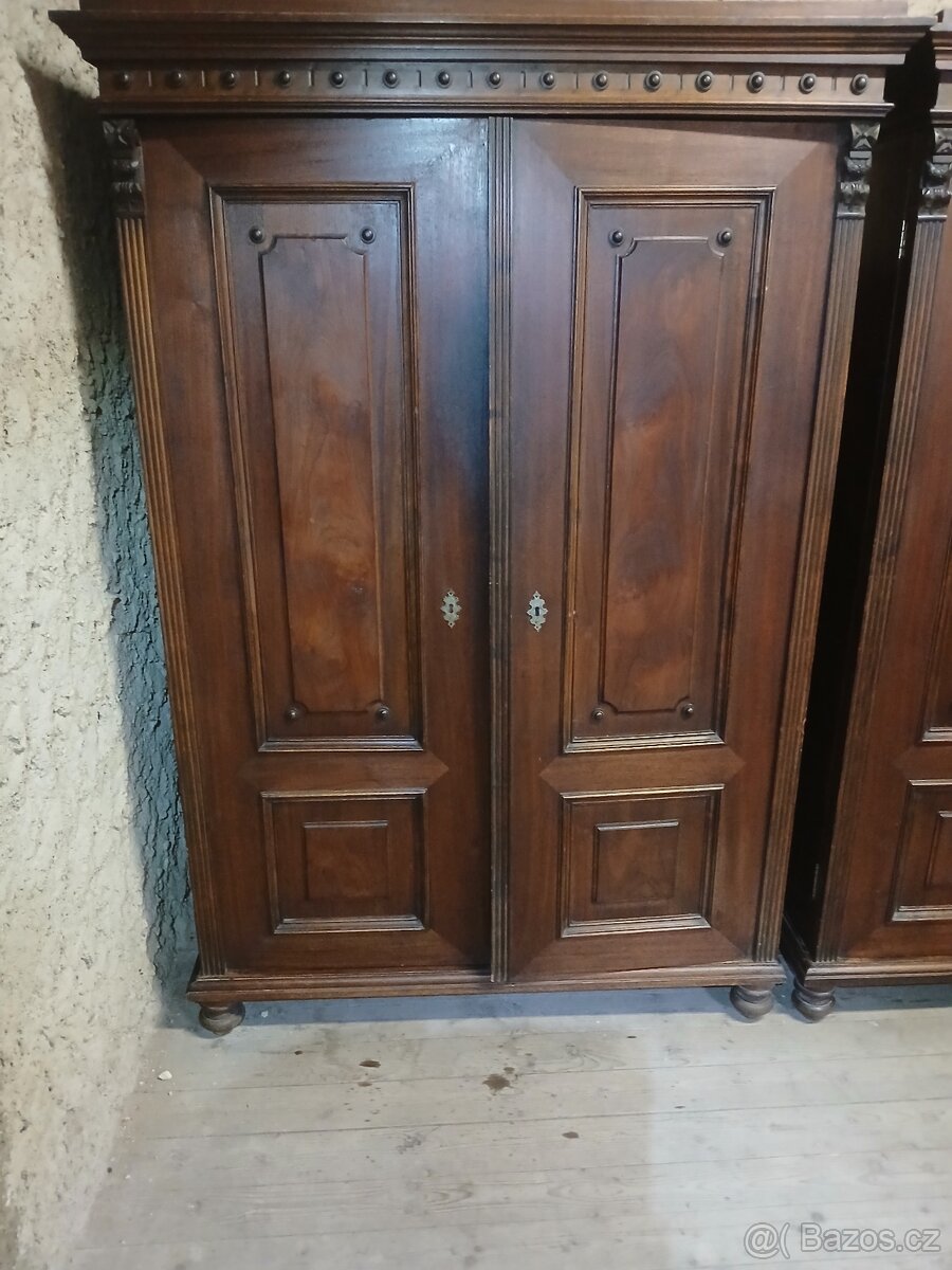 Starožitné skříně(ložnice) - 2