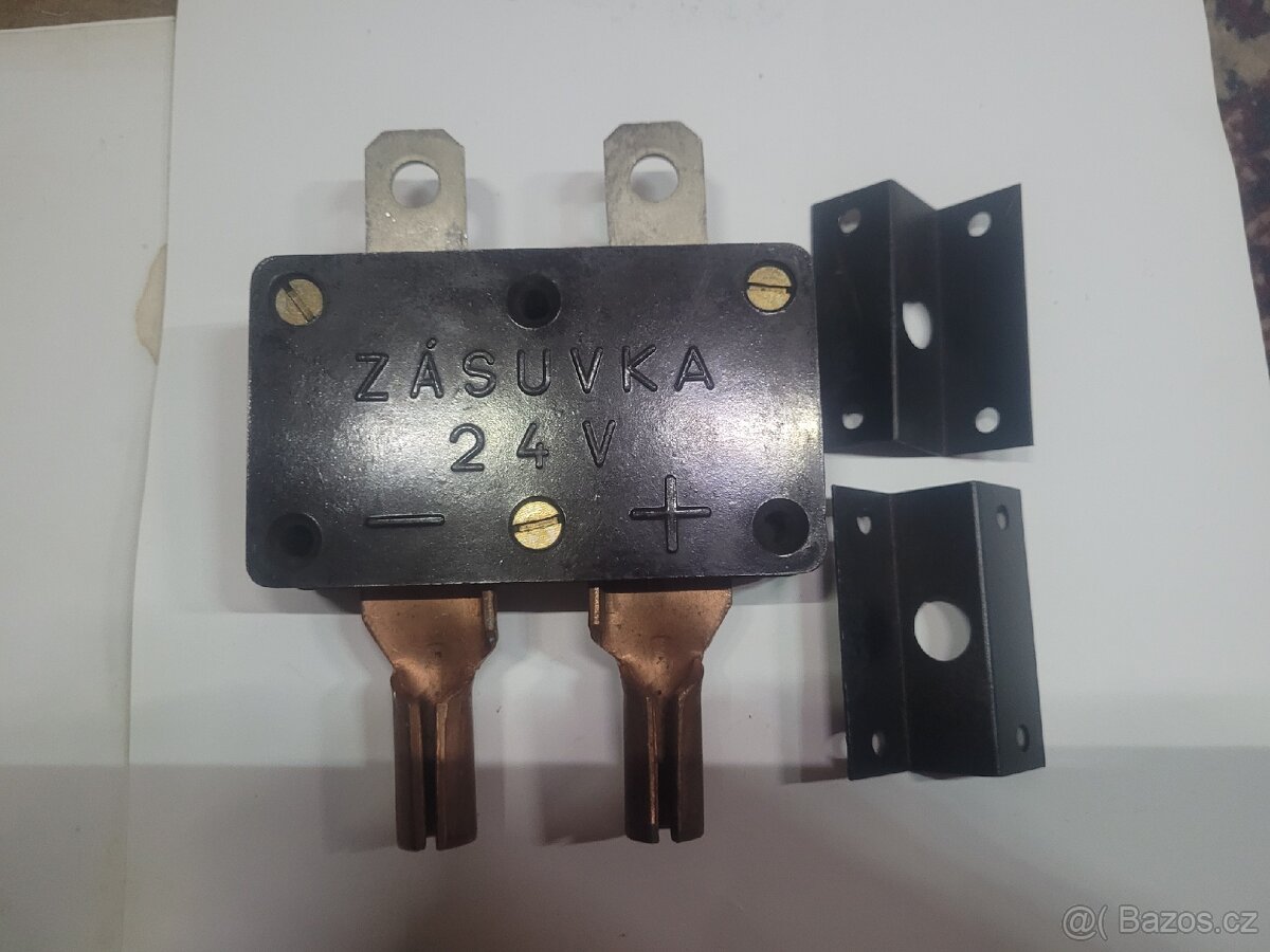 Zásuvka 24V / Pomocný start - 2