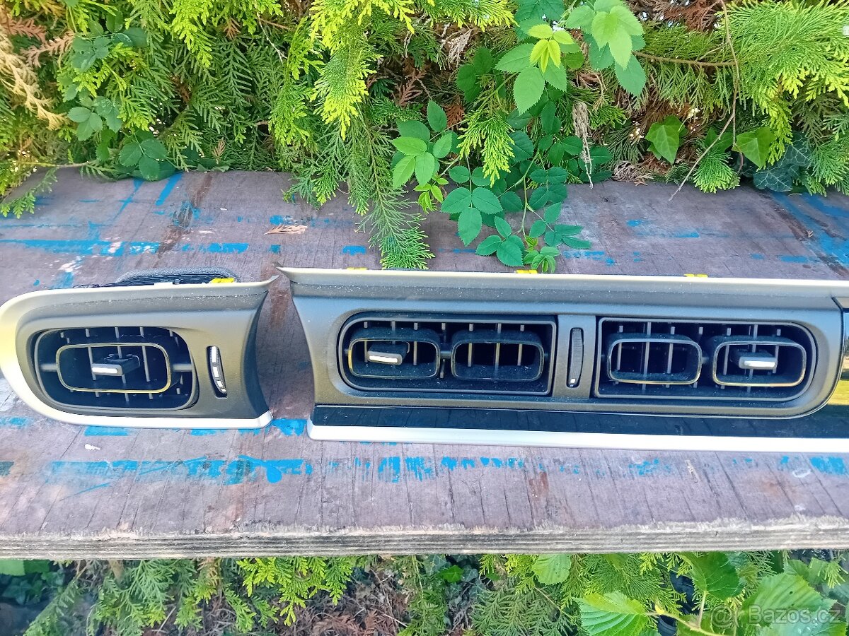 Středový panel s výdechy topení Citroen C3 - 2