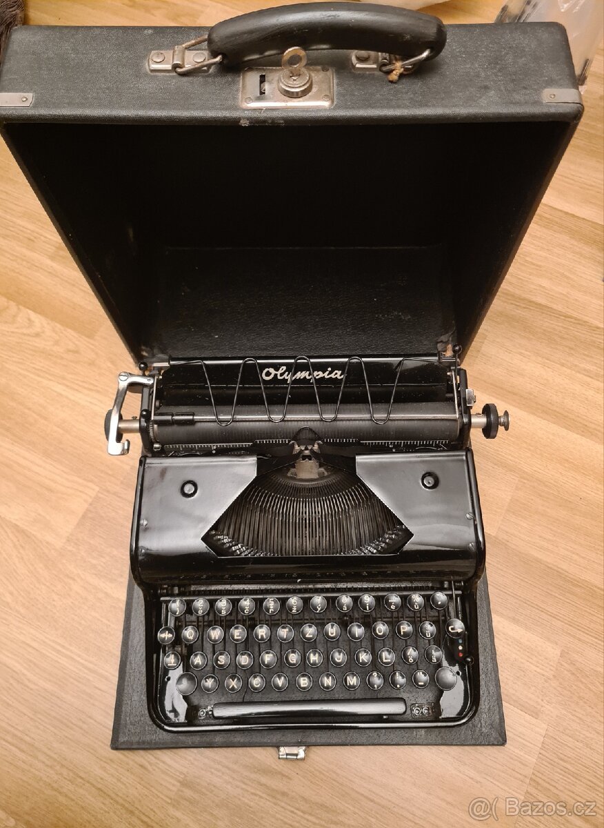 Historický psací stroj Olympia - 2