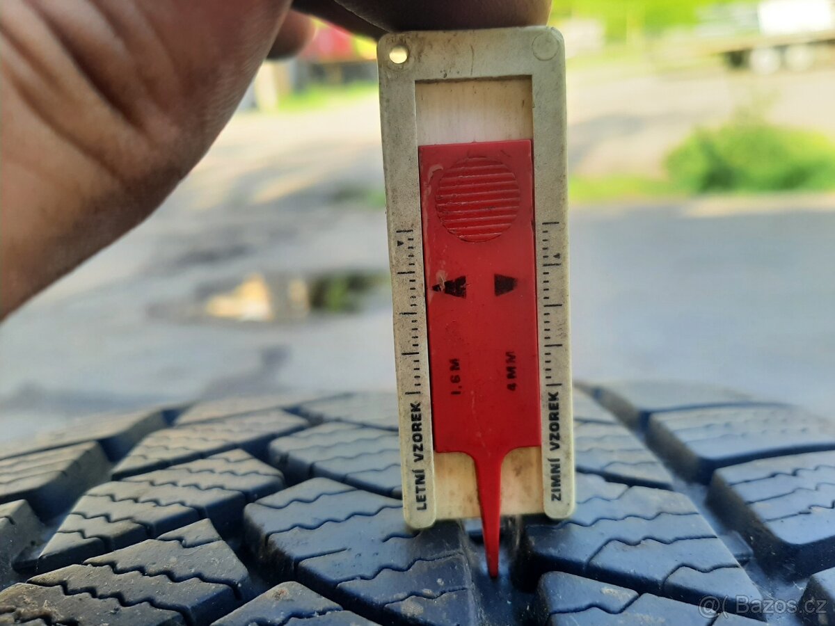 225/45R17 - 2