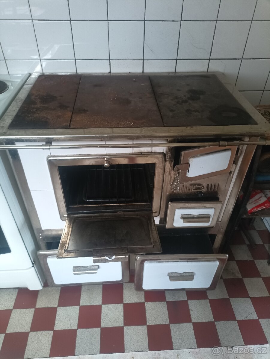 Starý podstivý sporák - 2