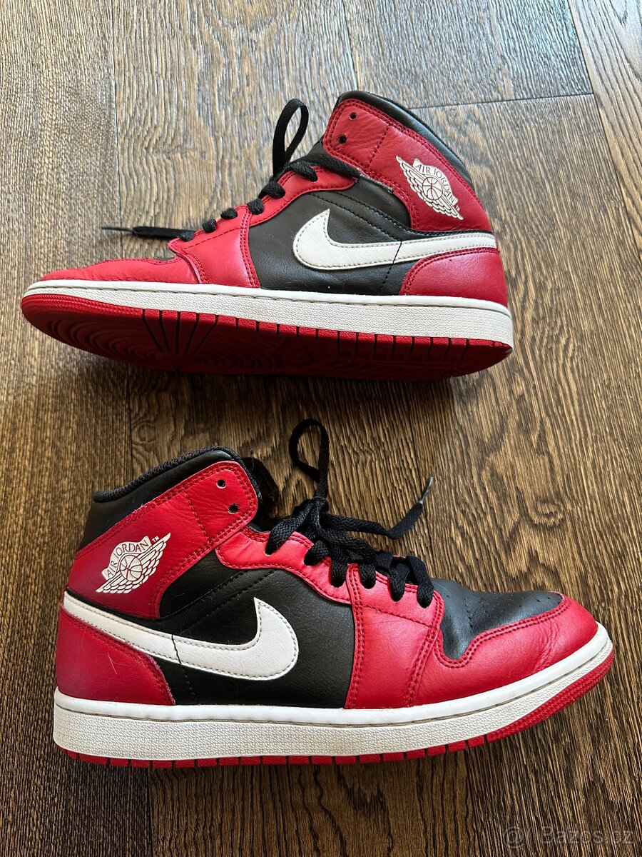 Kotníčkové tenisky Nike Sneakers Air Jordan 1 Mid - 2