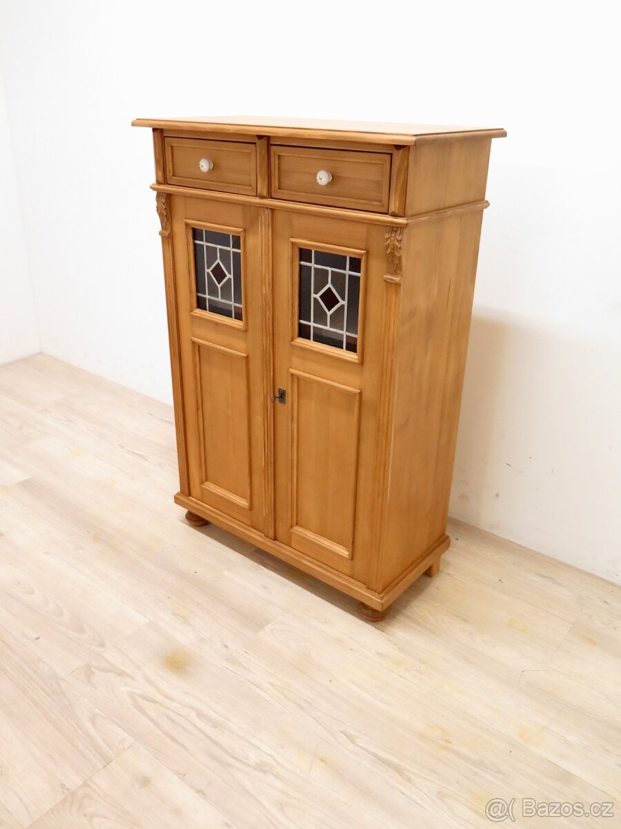 Vertiko s vitrážemi ze smrkového masivu - 2