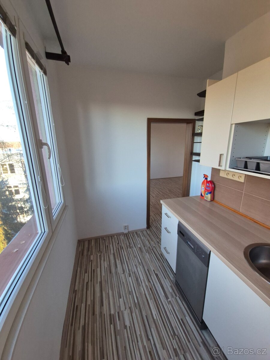 Pronájem bytu 3+1 (65 m²) J. Hradec (sídl. U Nádraží) - 2