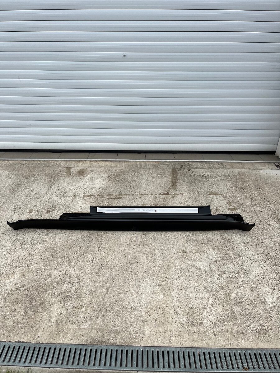 Levý plastový práh Mini Cooper S R53 - 2