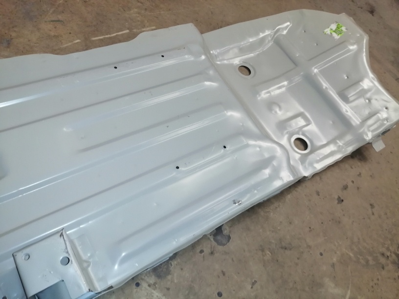 Podlaha Suzuki Samurai. - 2