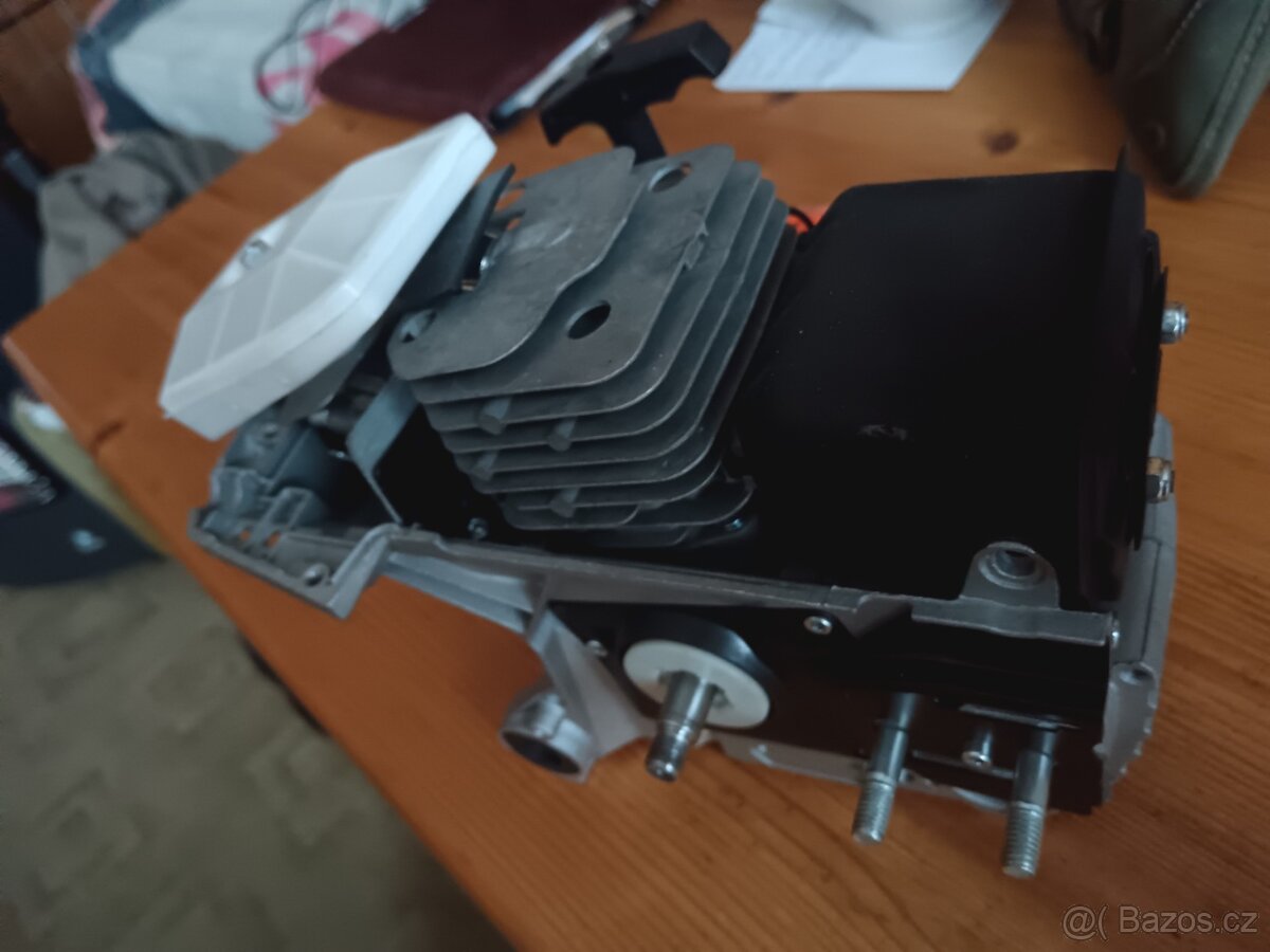 Motor komplet novy - 2