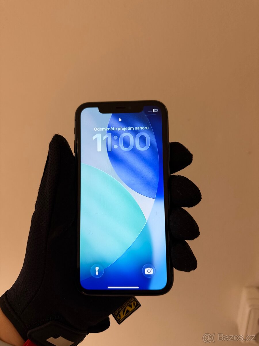 iPhone 11 64GB černý - 2