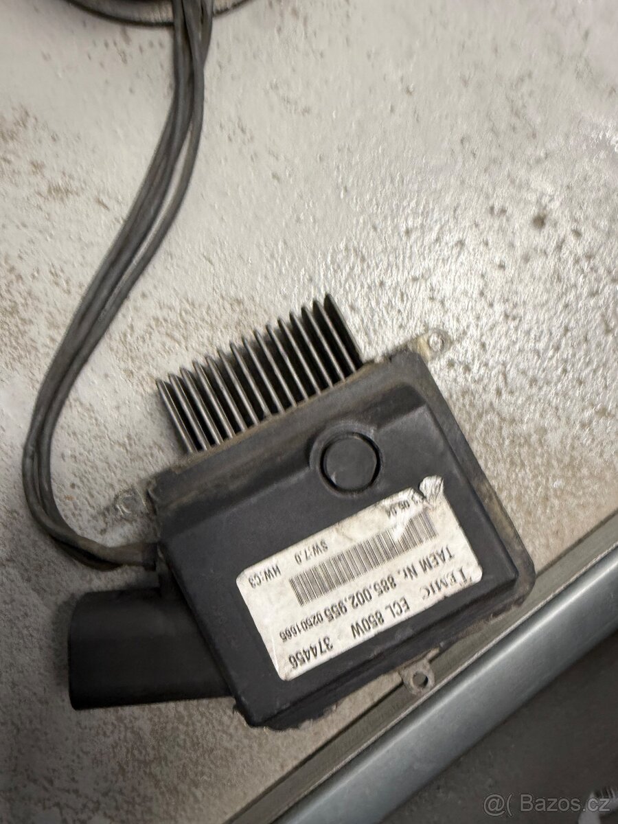 Motorek s ridici jednotkou chlazeni Mercedes - 2