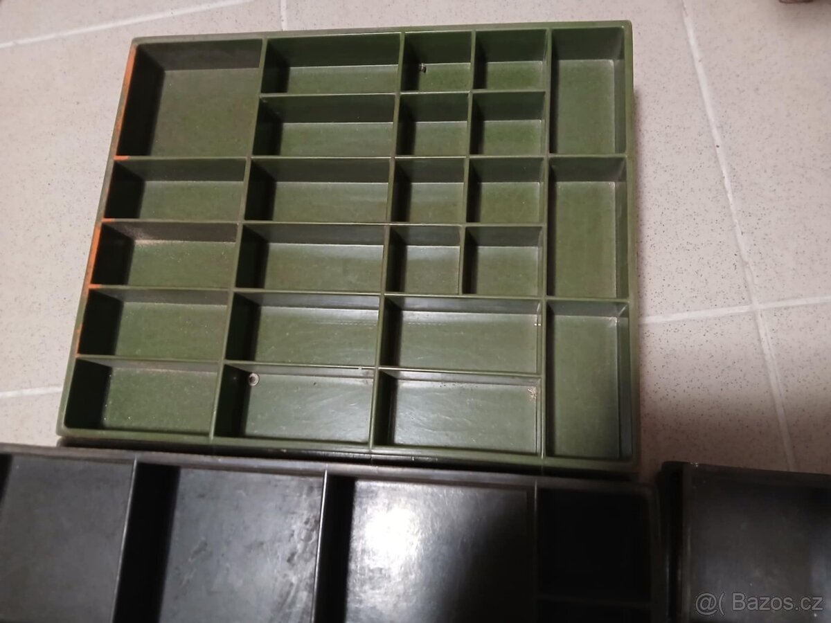 Prodám bakelitové pořadače na drobné díly - 2