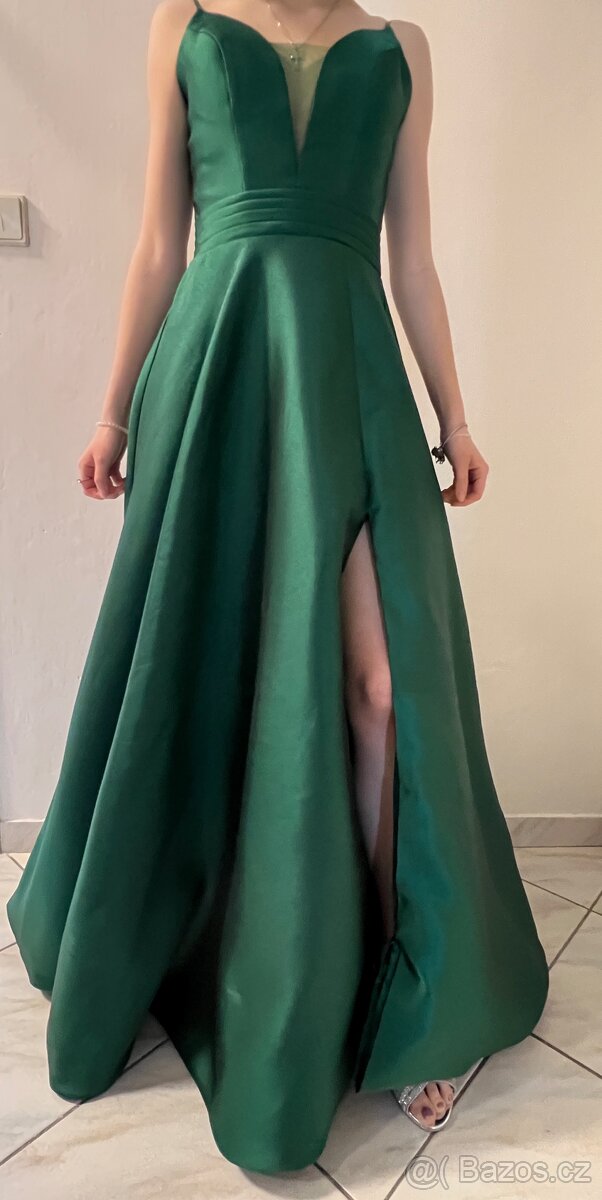 Slavnostní šaty. - 2