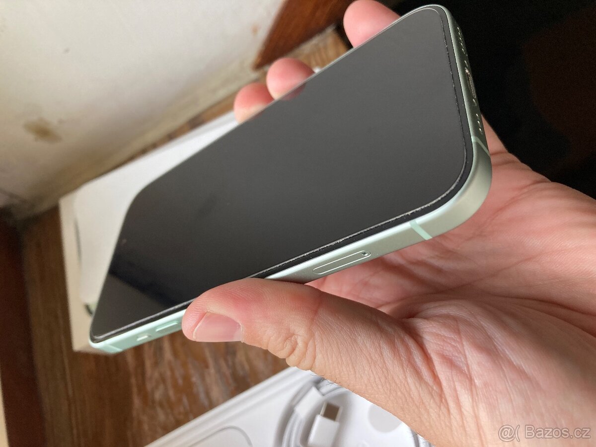 iPhone 15 256GB Green - 2