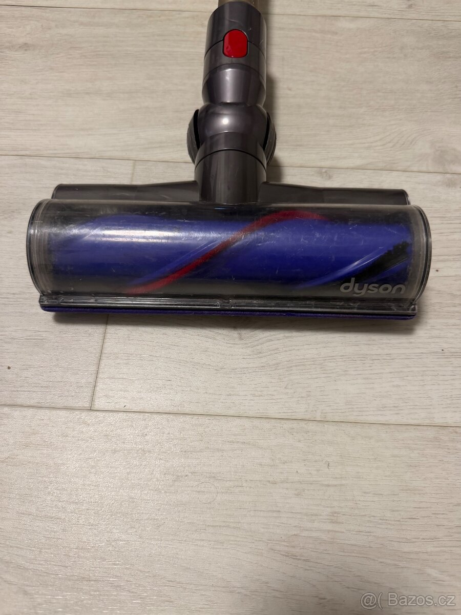 Tyčový a ruční vysavač Dyson V8 - 2