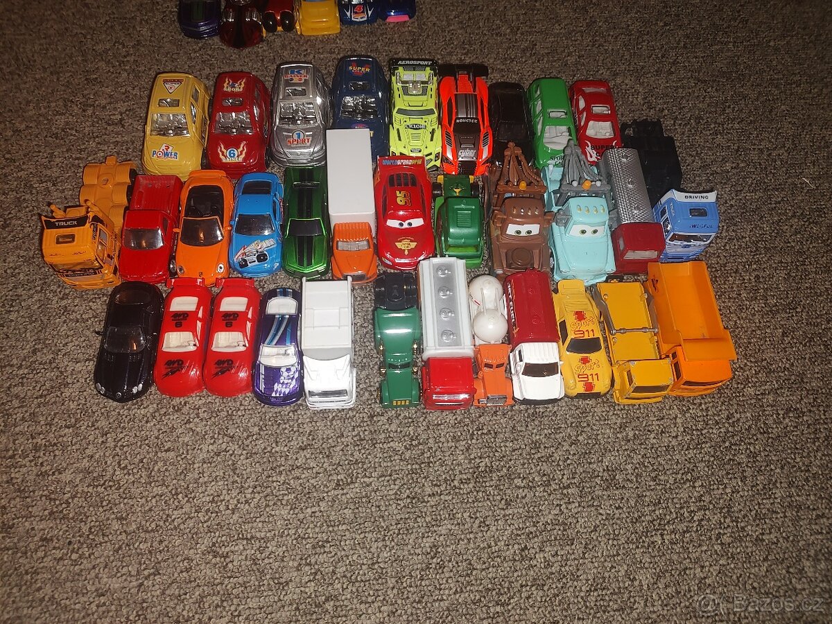 Hot wheels a další autíčka - 2