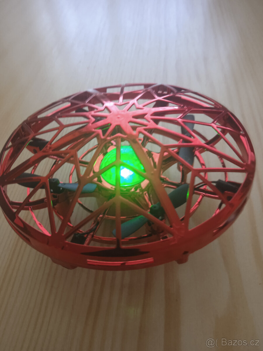 Mini dron Kizplays UFO červený - 2